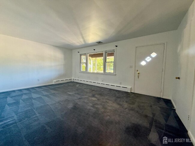 Building Photo - 452 Cranbury Rd