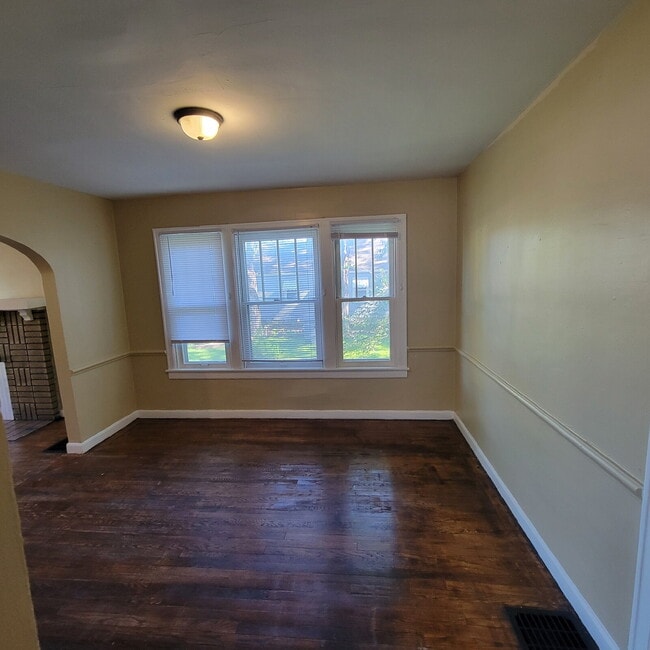 Building Photo - Near Westside 2BR Brick House!