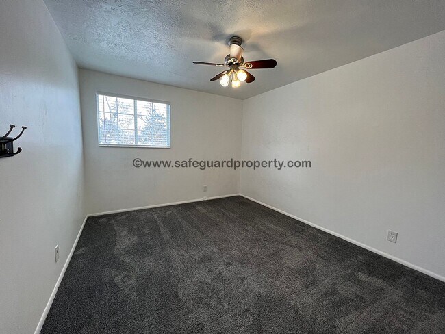 Building Photo - Charming 3-Bedroom Duplex w/ Garage & Shared Yard