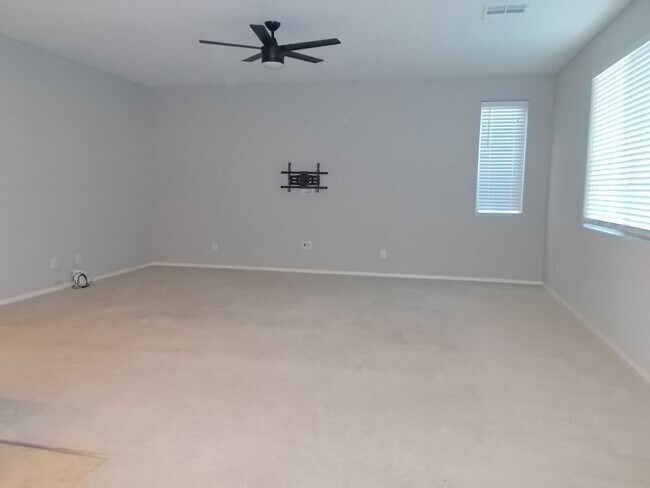 Building Photo - Spacious 3-Bed, 2-Bath Home in Prime Las Vegas Location