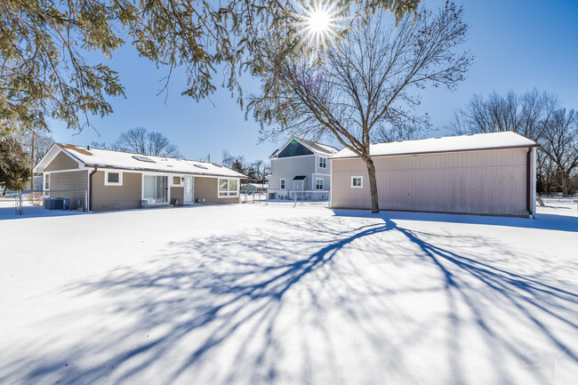 Building Photo - 23174 N Prairie Ln