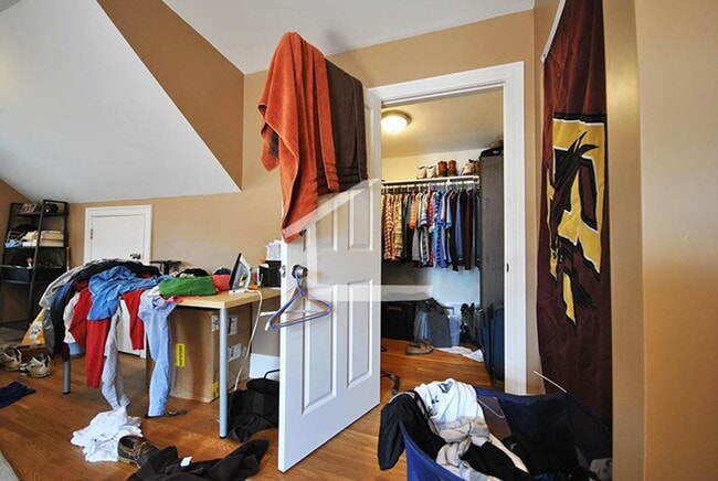 Building Photo - Must-see 5-bed,2-bath Apartment in Brighton