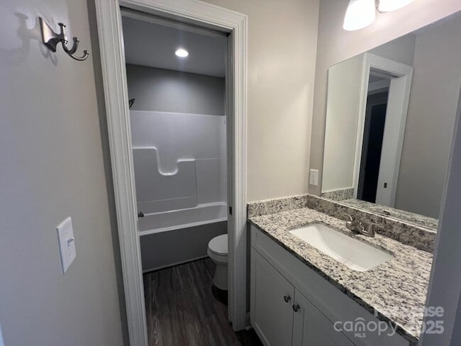 Building Photo - 1086 20th St NE