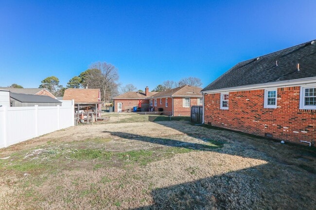 Building Photo - Beautiful for rent home located in central Virginia Beach