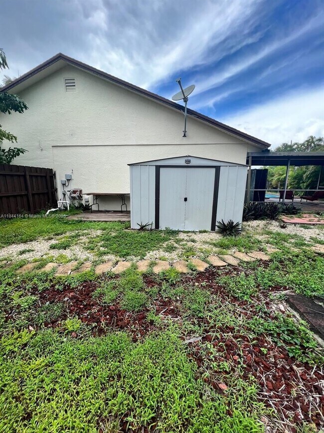 Building Photo - 10511 SW 145th Ct