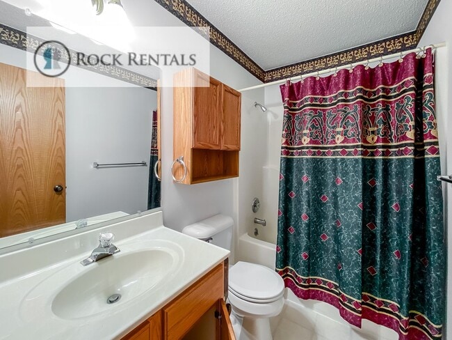 Building Photo - 14 Des Moines Ave