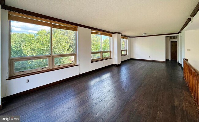 Building Photo - 2731 M St NW