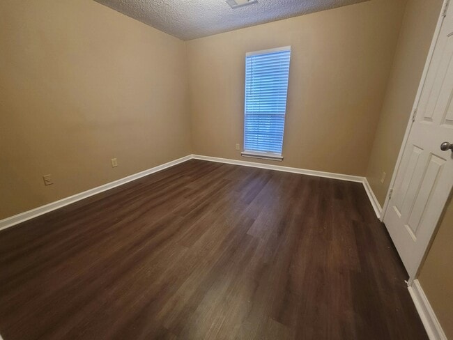 Building Photo - 6915 Brady Hill Dr