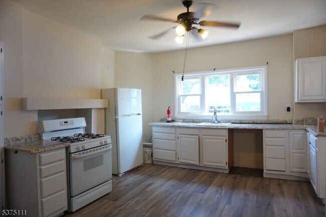 Primary Photo - 115 Park Ave