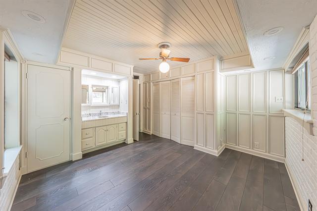 Building Photo - 1034 Tipperary Dr