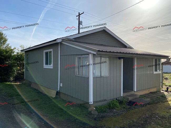 Primary Photo - STATUS: AVAILABLE | R258C | $1495.00 a month + $100.00 flat rate utility surcharge for (W/S)