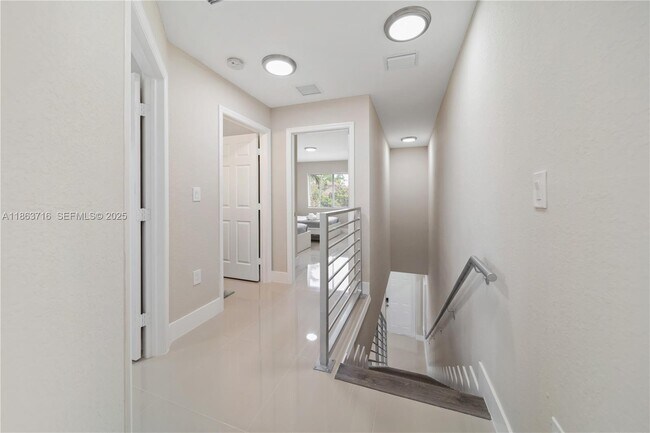 Building Photo - 1183 NE 111th St