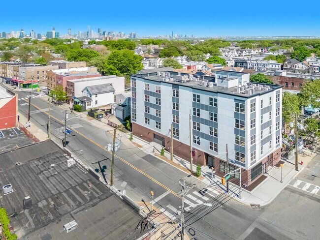 Building Photo - 30-32 McAdoo Ave