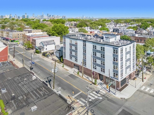 Building Photo - 30 McAdoo Ave