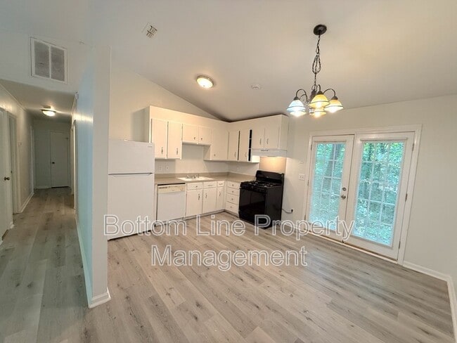 Building Photo - 5522 Great Wagon Rd