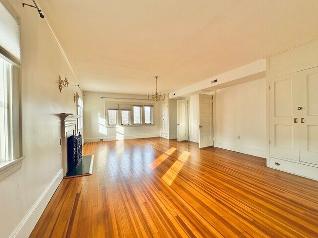 Building Photo - 671 Prospect St