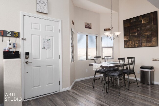 Building Photo - Beautiful 3-bedroom 2-bathroom located in the Hawk Ridge Community