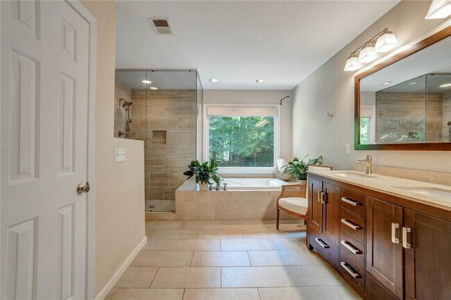 Building Photo - 295 Oakmere Rd