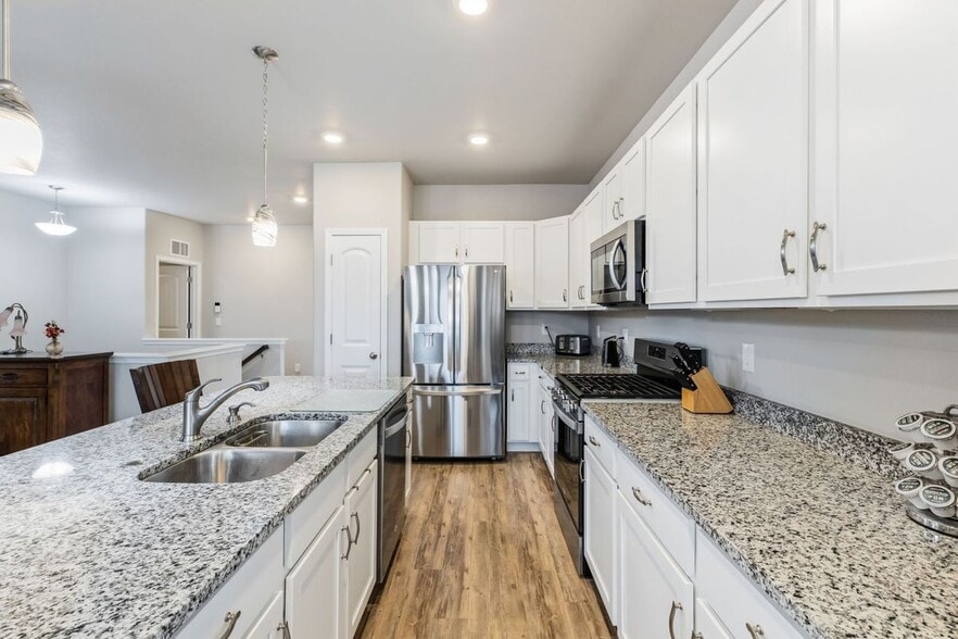 Building Photo - 5767 Heathland Terrace