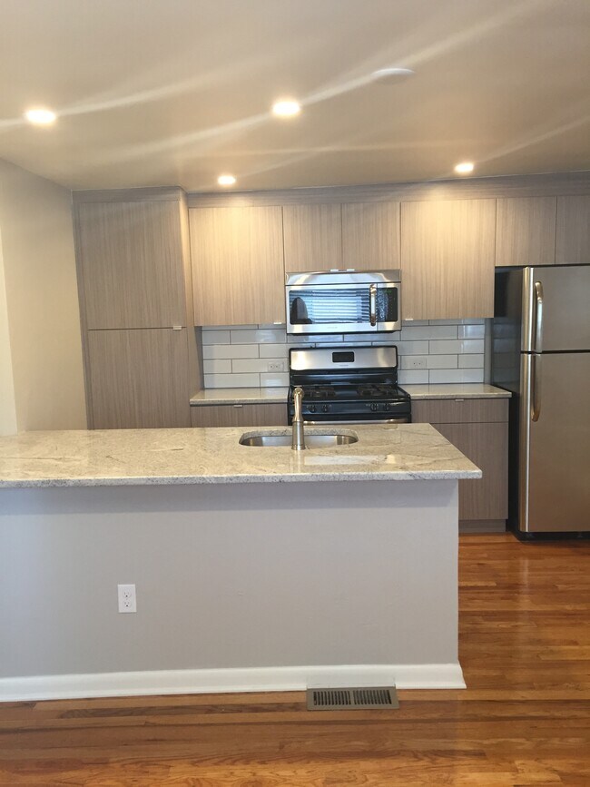 Building Photo - High and Warren