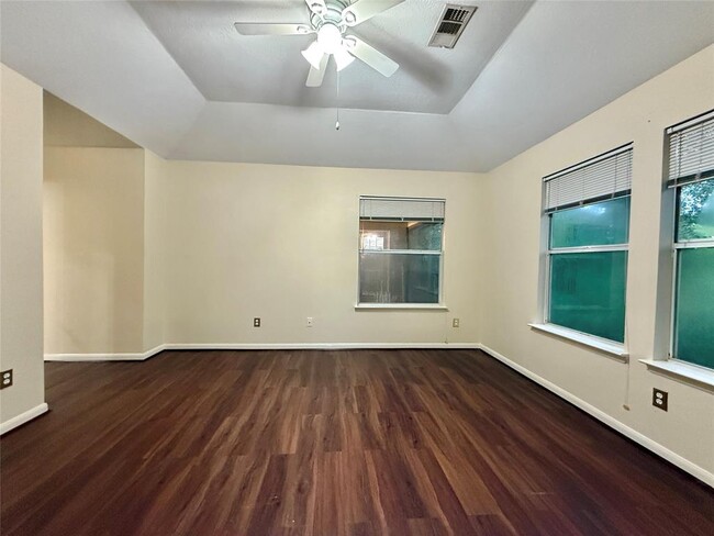 Building Photo - 105 S Spiral Vine Cir