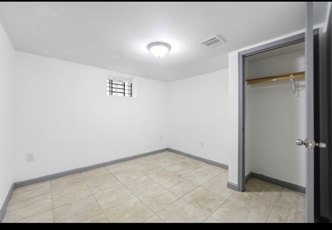 Building Photo - 904 S 18th St