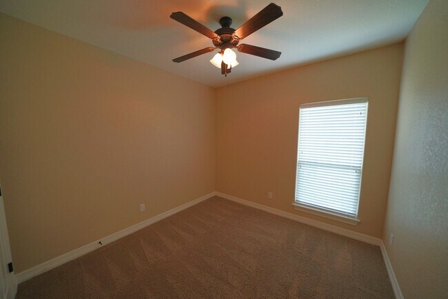 Building Photo - Beautiful Selma Living. Realtor Commission: $500