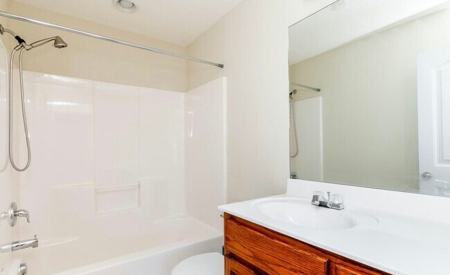 Building Photo - 15 Goldenrod Dr