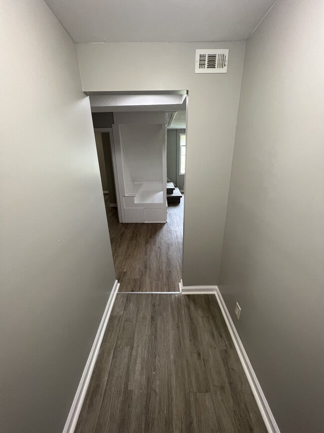 Building Photo - 315 E Park Dr