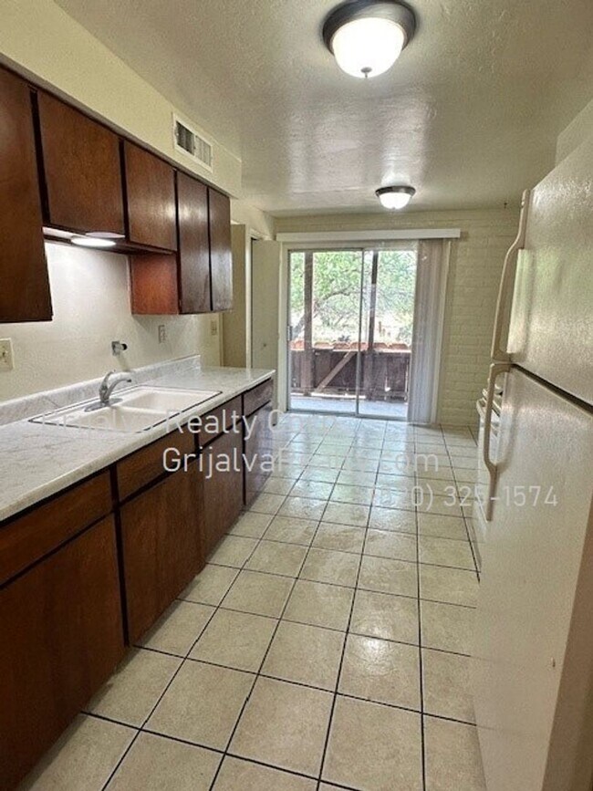 Building Photo - 2614 N Winstel Blvd