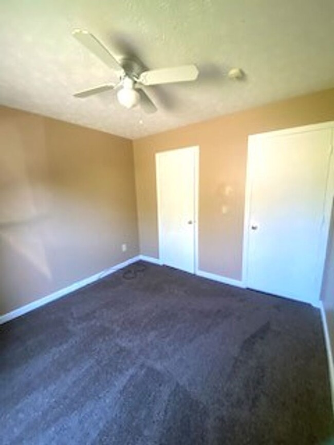 Building Photo - 6674 Foxdale Dr