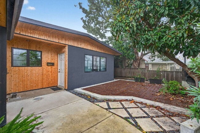 Building Photo - Not your average Davis rental.