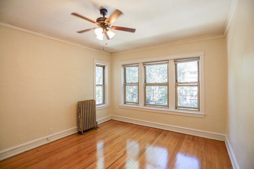 Building Photo - 1361 W Greenleaf Ave