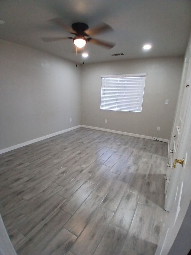 Building Photo - 141 N 5th St