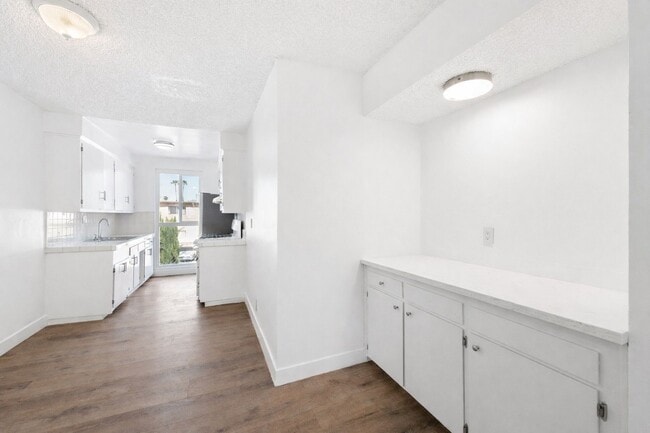 Building Photo - 6828 Fulton Ave