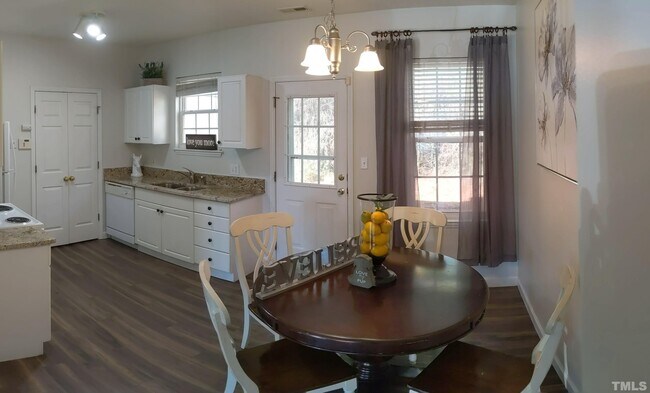 Building Photo - 5902 San Marcos Way