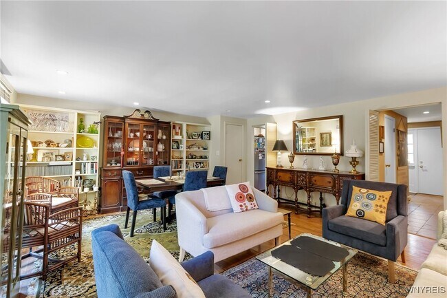 Building Photo - 666 W Ferry St