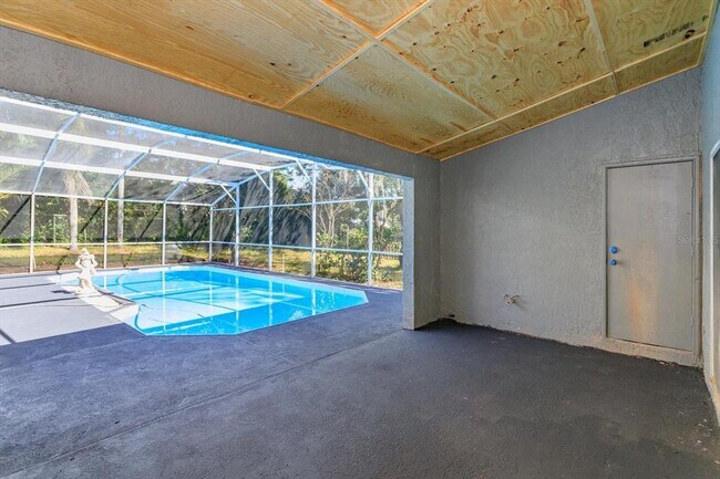 Building Photo - 5955 Kenlyn Ct