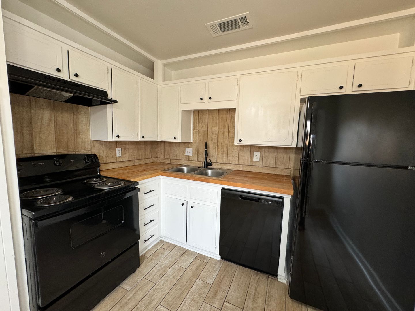 Building Photo - 2316 Andover Dr