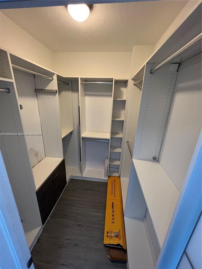 Building Photo - 500 NE 29th St