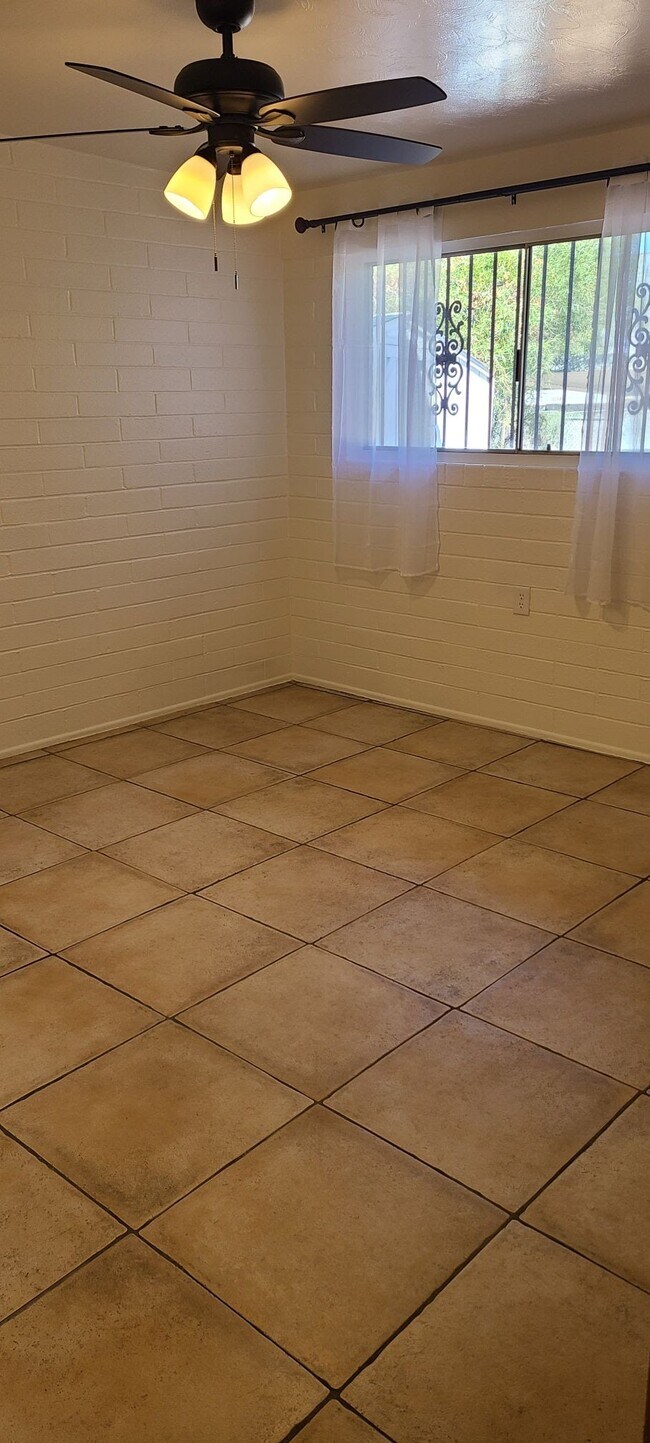Master Bed - 1375 E Louisiana Dr