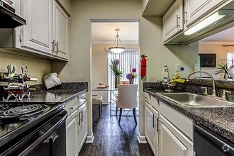 Building Photo - 1 Month FREE! 1-Bed is Waiting!