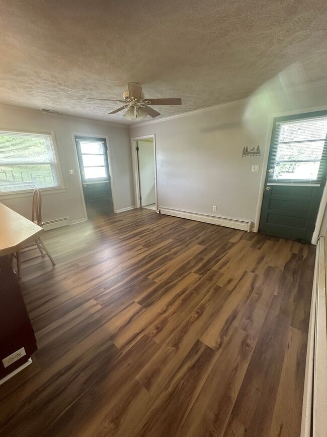 Building Photo - 3 BR 1.5 Bath brick rancher on 2 acres in Fairfield