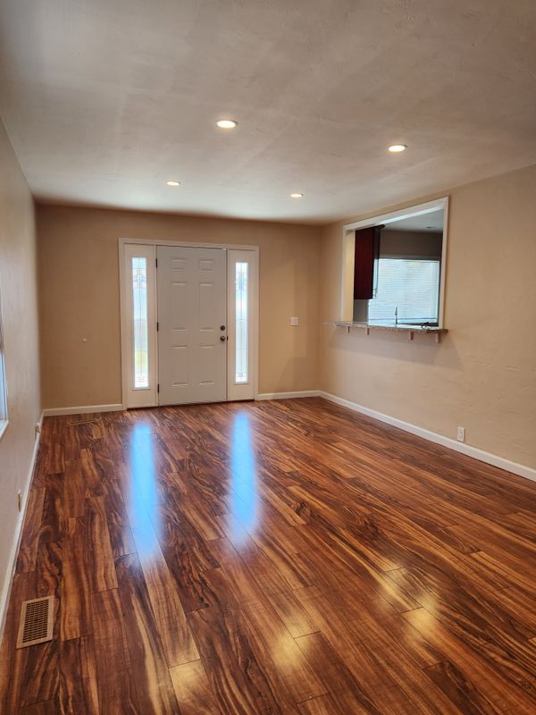 Building Photo - 1605 Flores St