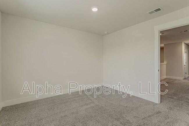 Building Photo - 164 Bromes Way