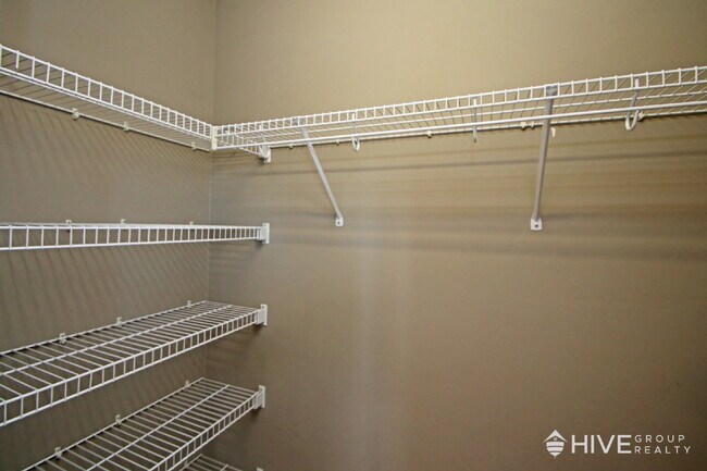 Building Photo - Beautiful Rental with Scenic Views Just Minutes from Downtown Harrisonburg!