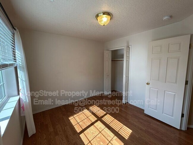 Building Photo - 2958 NE 13th Dr