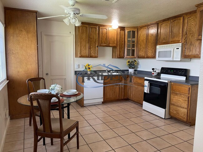 Building Photo - 3 bedroom, 2 bath house