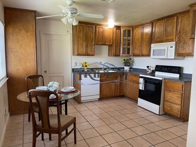 Building Photo - 4400 Martel Dr