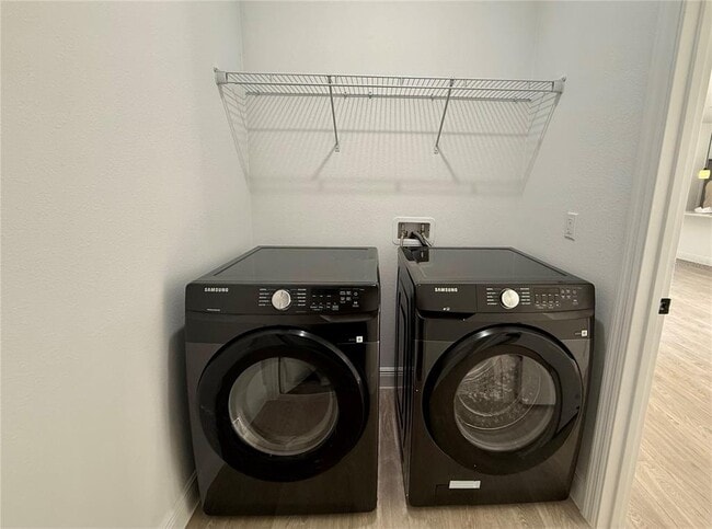 Building Photo - 1393 W Lorraine Dr